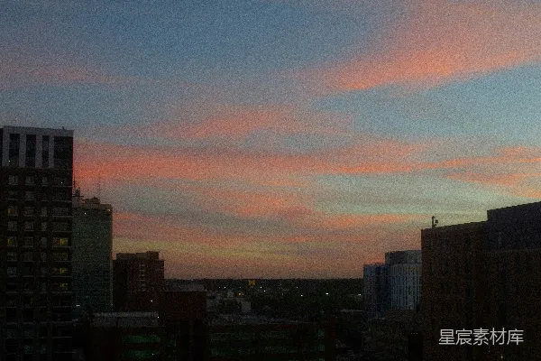 高清摄影 城市日落：橙蓝交织的天空
