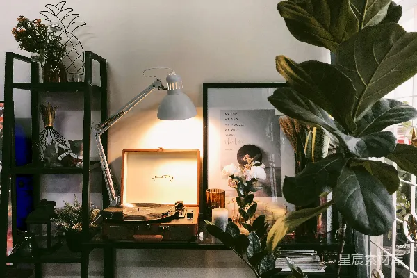高清摄影 温暖的复古书桌角落