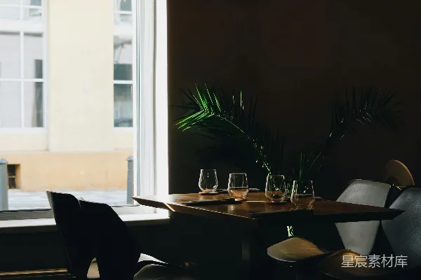 高清摄影 昏暗中的餐厅角落
