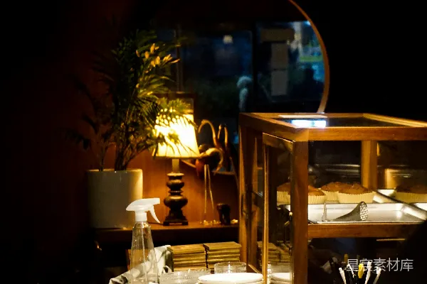 高清摄影 温馨昏黄的咖啡馆一角