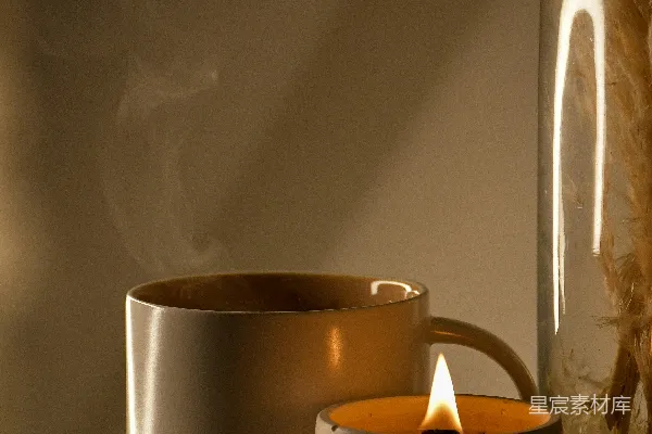 高清摄影 温暖的早晨：一杯咖啡与烛光