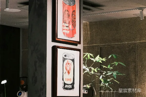 高清摄影 工业风咖啡馆角落的创意装饰