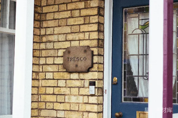 高清摄影 Tresco：砖墙上的家门