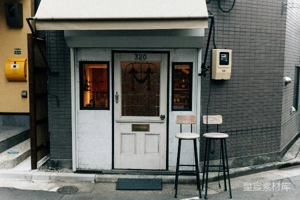 高清摄影 简约复古的咖啡店门廊