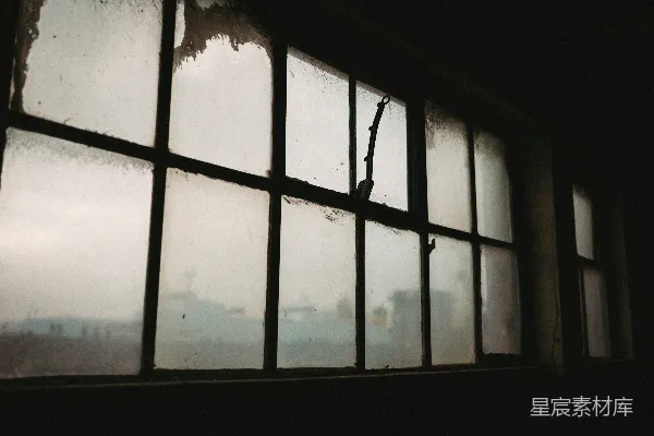 高清摄影 窗外的旧窗棂