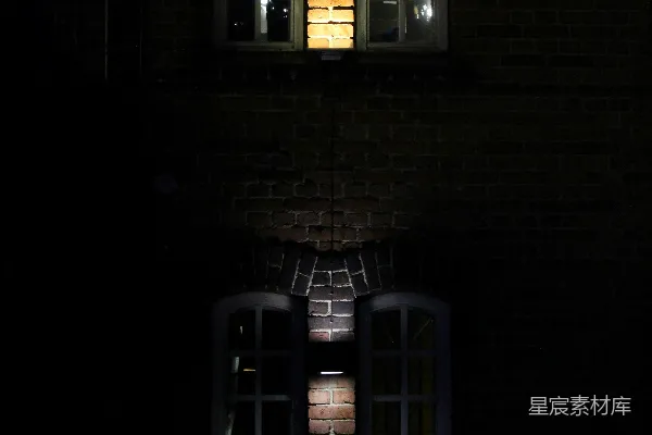 高清摄影 夜幕下的砖墙窗户