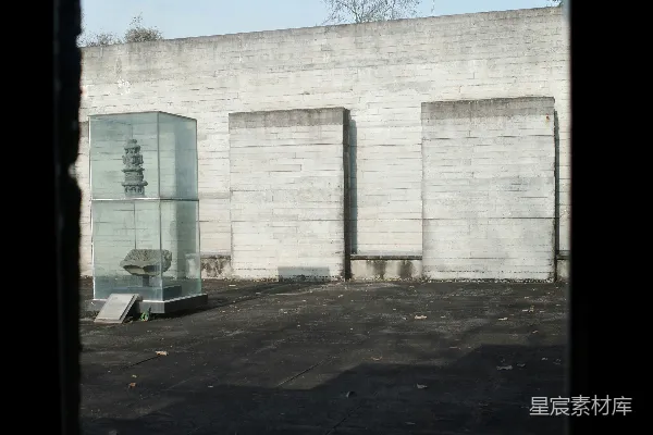 高清摄影 透过窗户看的博物馆外景