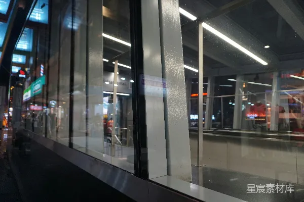 高清摄影 玻璃窗反射的城市夜景