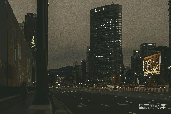 高清摄影 都市夜景中的孤独身影