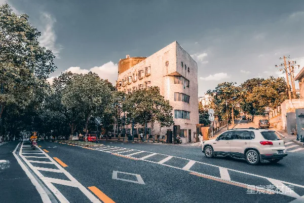 高清摄影 城市街道上的宁静时光
