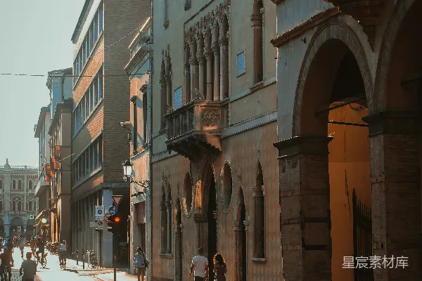 高清摄影 夕阳下的古老街道