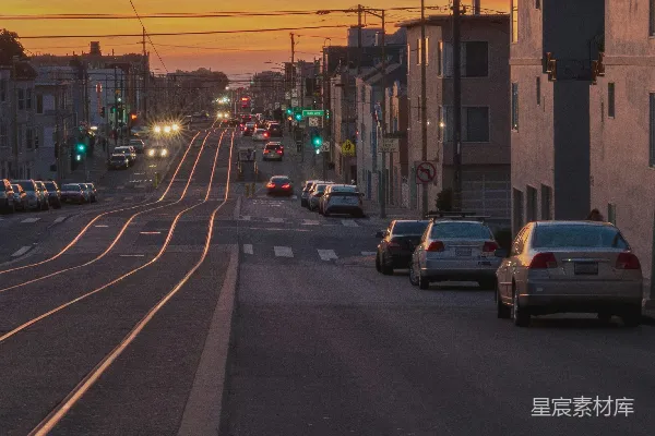 高清摄影 夕阳下的城市街道