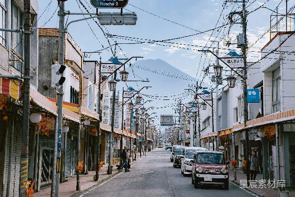 高清摄影 静谧的日本小镇与远处的富士山