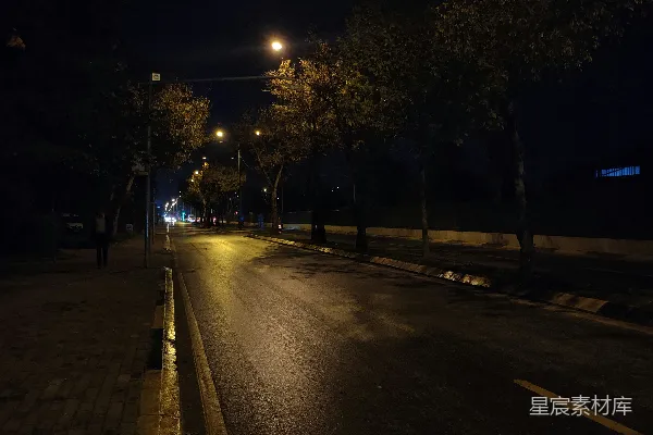 高清摄影 夜晚街道上的一盏路灯