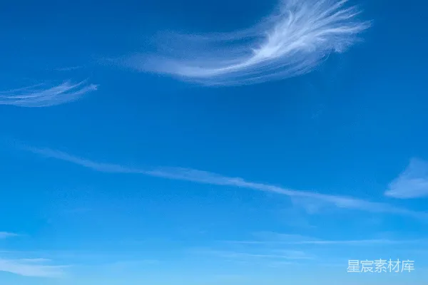 高清摄影 白天绿草地上方是蓝天
