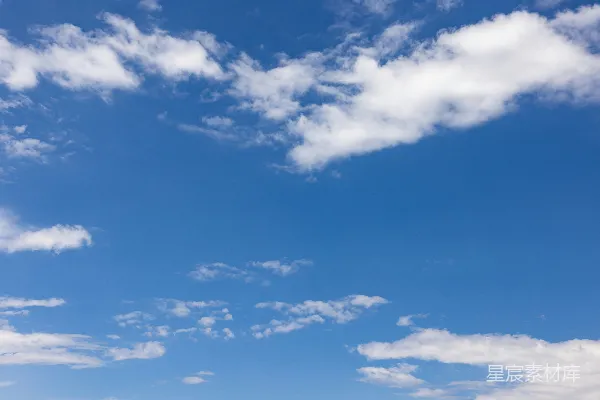 高清摄影 蓝天白云点缀着零星的白云