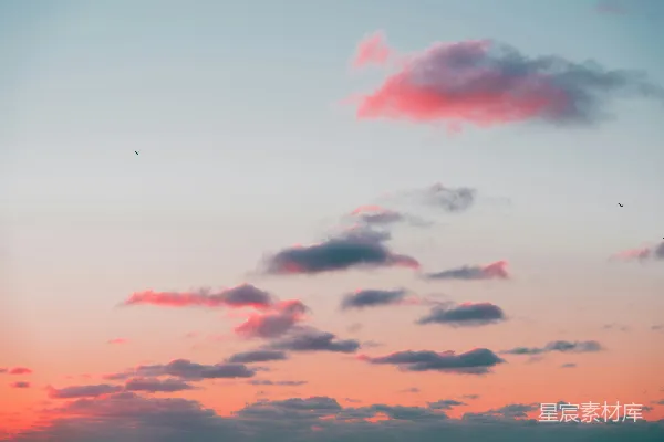 高清摄影 傍晚飞机在天空中飞行