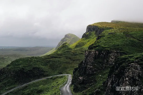 高清摄影 山间的混凝土路