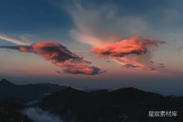 高清摄影 黑山白云蓝天间