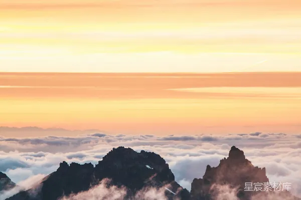 高清摄影 山峦被云层覆盖的顶视图