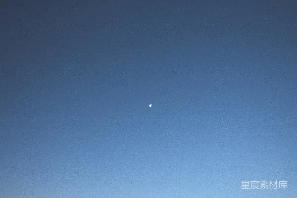 高清摄影 山中明月的一角