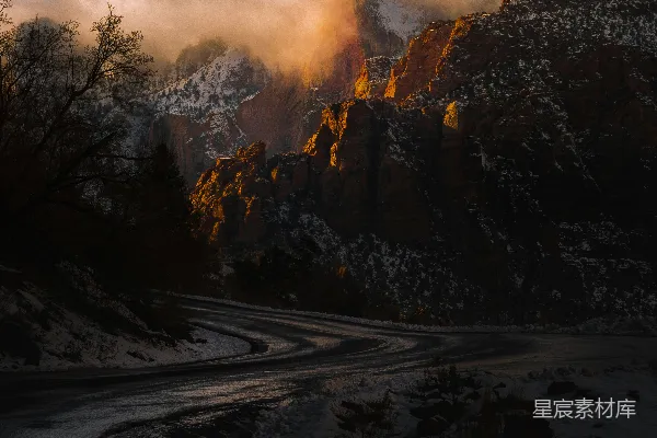 高清摄影 Rocky Mountains 中间的公路