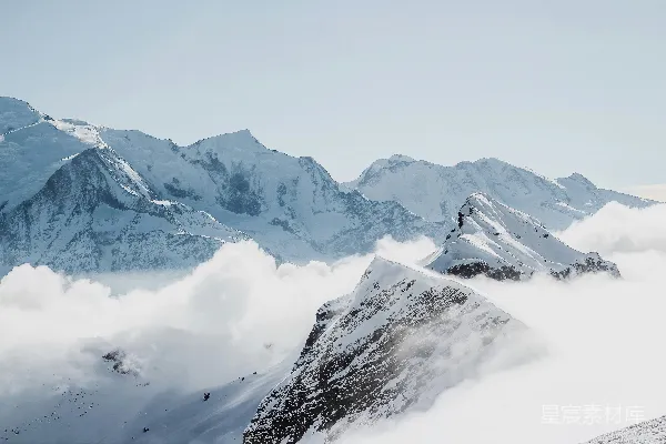 高清摄影 覆盖着白雪的山峦