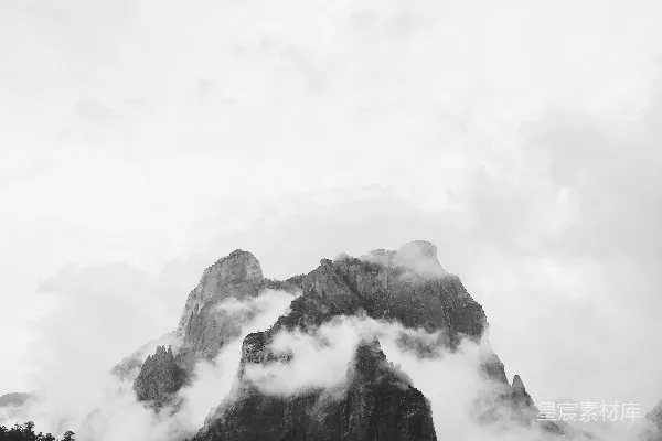 高清摄影 白天云下的山峰
