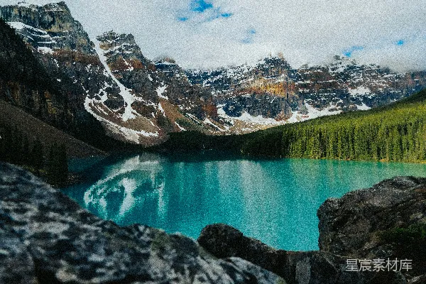 高清摄影 山中的湖泊