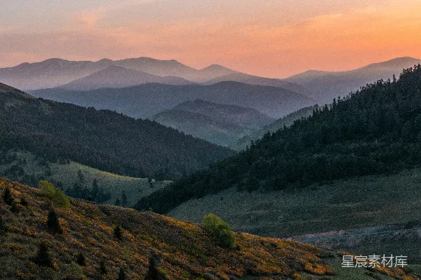 高清摄影 山峦之上夕阳西下