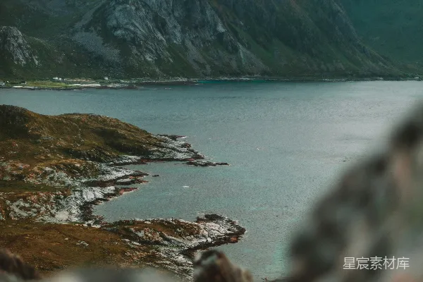高清摄影 山间白天的水域