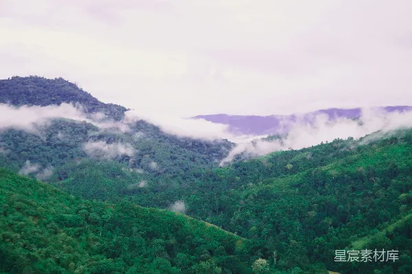高清摄影 云雾覆盖的山脉全景
