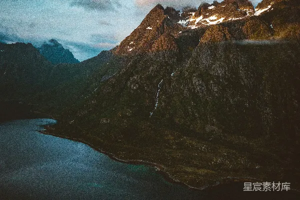 高清摄影 山间的湖泊