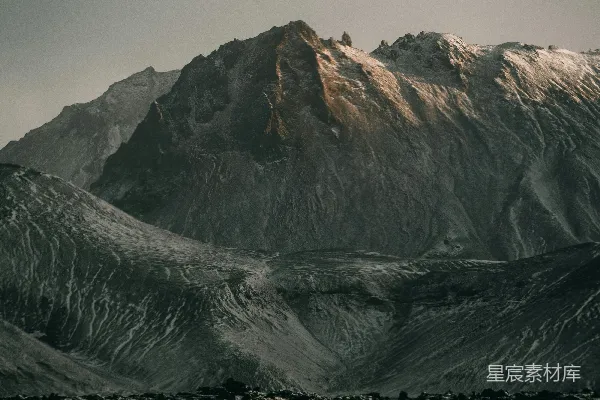 高清摄影 白天覆雪的山峰