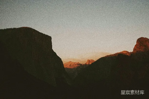 高清摄影 夕阳下的山峦美景