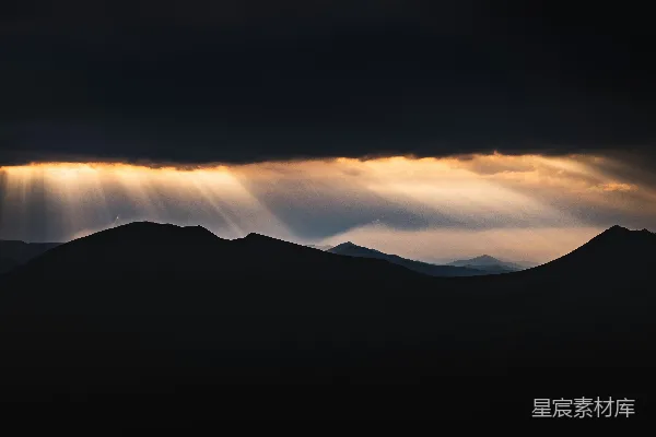 高清摄影 夕阳下的山影
