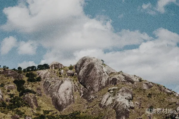 高清摄影 绿山白云间，白日蓝天下