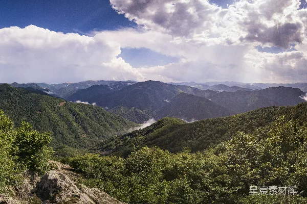 高清摄影 山峦之间的云雾景色