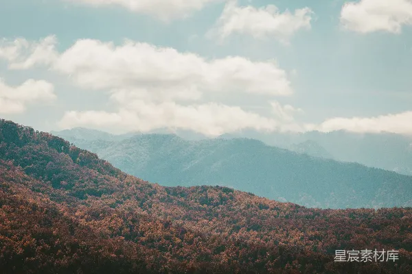 高清摄影 前景中的一片山峦景色