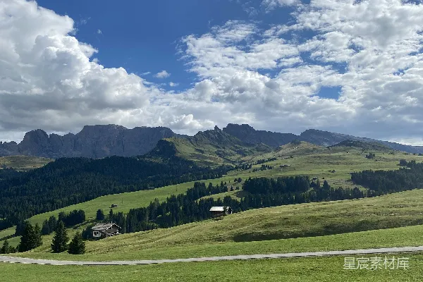 高清摄影 背景中有树木和山的风景图