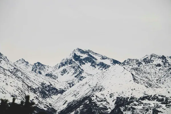 高清摄影 冬天覆盖着白雪的山脉