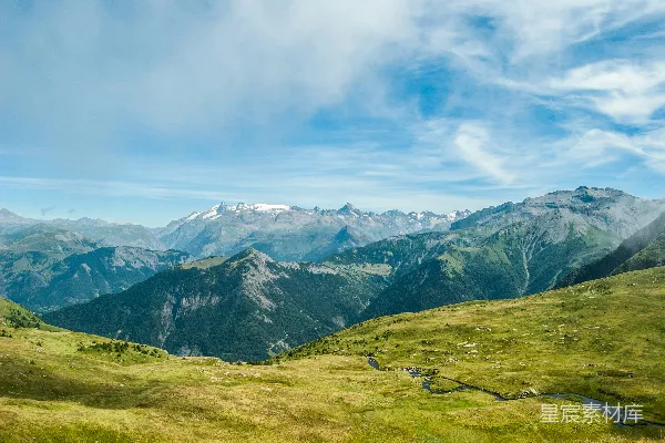 高清摄影 山间绿草遍野