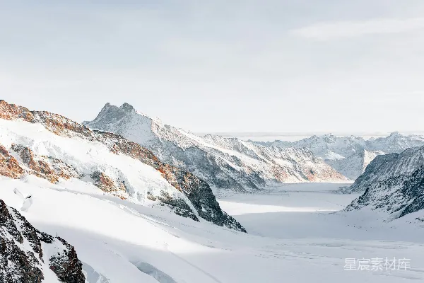 高清摄影 覆盖着白雪的山脉