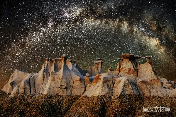 高清摄影 棕色与灰色山的风景摄影