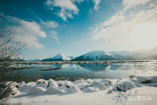 高清摄影 白天雪覆盖的山影