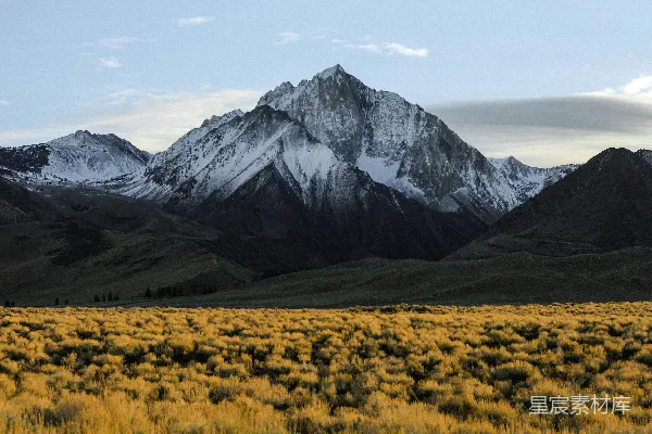 高清摄影 白天拍摄的山景