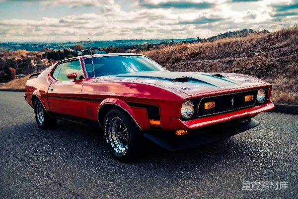 高清摄影 1972年福特Mustang Mach 1红⾊款