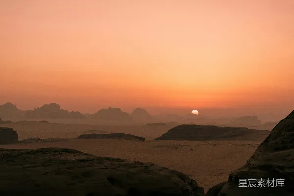 高清摄影 夕阳西下，沙漠景观。