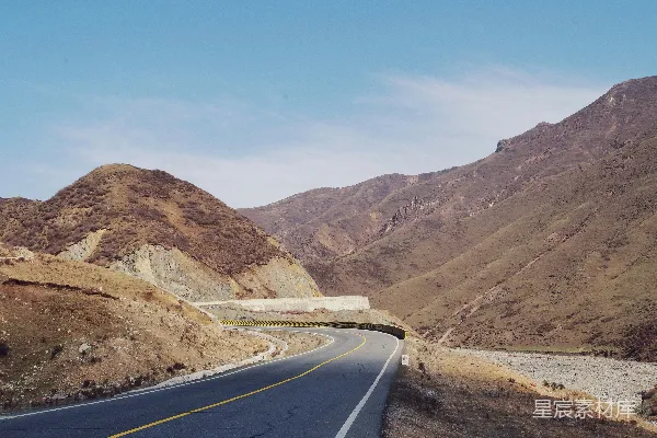高清摄影 山中一条公路