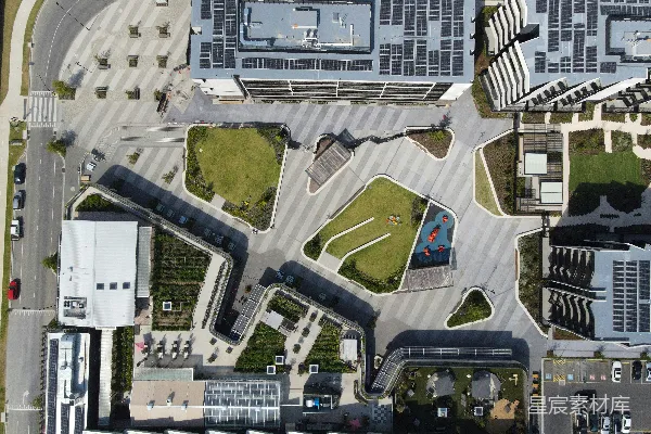 高清摄影 一个停车场和停车楼的空中俯视图